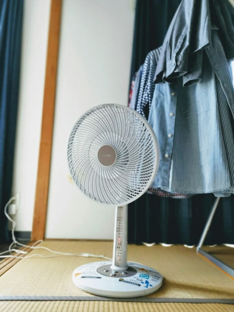 How to Clean a Fan: Ceiling, Box, Pedestal and Tower Fans 4 White desk fan with clean blades running after a thorough cleaning