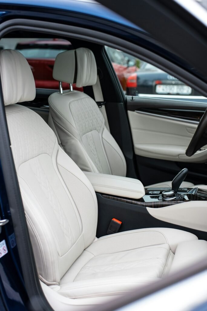 How to Clean Car Seats: Fabric, Leather and Vinyl (Step-by-Step) 9 How to Clean Car Seats: Fabric, Leather and Vinyl (Step-by-Step)