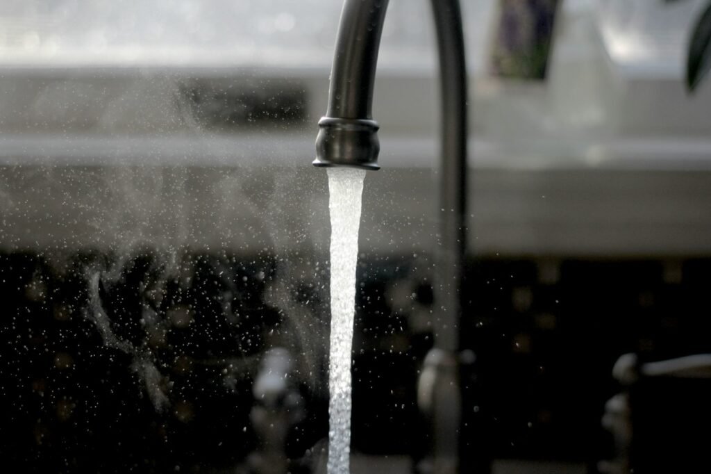 Kitchen faucet running water normally after fixing the leak